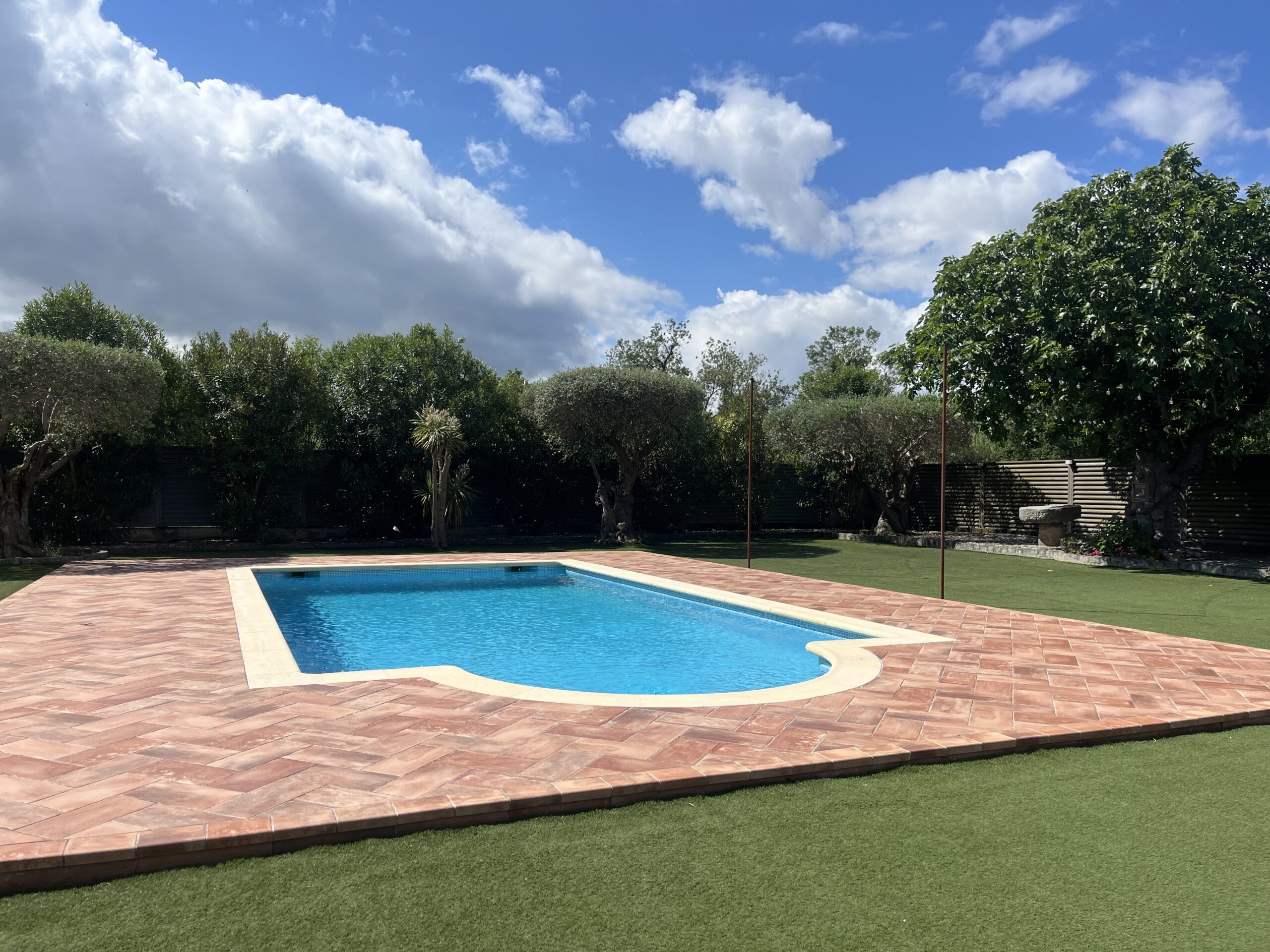 Piscina y jardín privado Masía Abril